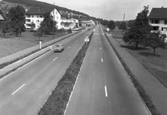 Autobahnbau vor 60 Jahren: Die Nähe zum Wohnquartier wurde nicht als problematisch angesehen. (Bild: KEYSTONE/PHOTOPRESS-ARCHIV/Jules Vogt)