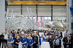 Sie ist riesig – die neue Fertigungshalle, welche die Ruag AG für ihre Raumfahrtabteilung im Industriepark Emmen neben dem Flugplatz errichtet hat. 17 Meter hoch ist die Stahlbaukonstruktion sowie je 72 Meter lang und breit. (Bild: Pius Amrein)