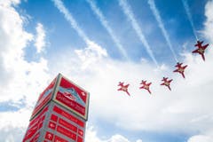 Sie setzten einen Schlusspunkt unter die Feier: Die Piloten der Patrouille Suisse. (Bild: Keystone/TI-Press/Samuel Goday)
