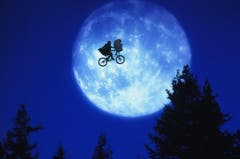 Das Originalbild aus dem Steven-Spielberg-Film « E.T. - Der Außerirdische». (Bild: Cinetext Bildarchiv)