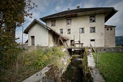 In den oberen Etagen sind drei Wohnungen vorgesehen, im ehemaligen Mühleraum im Erdgeschoss kann sich Fuchs einen Eventraum vorstellen. (Bild: Pius Amrein / Neue LZ)