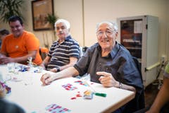 Auch Bingo wurde gespielt. Dies, um sich die Wartezeit zu vertreiben. (Bild: Roger Grütter / Neue LZ)
