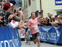 Lukas Stähli vom siegreichen Imholz-Team beim Zieleinlauf. (Bild: Urs Hanhart / Neue UZ)