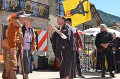 Die Gäste aus Altdorf bei Nürnberg spielten an der Bundesfeier eine Szene aus Schillers "Wallenstein". (Bild: Markus Zwyssig / Neue UZ)