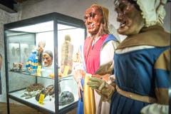 Bekannte Gesichter im Nölliturm: Der Fritschivater und die Fritschene. (Bild: Roger Gruetter / Neue LZ)