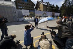 16.04.2013: Stolz stellt sich der ägyptische Investor Samih Sawiris vor «The Chedi». (Bild: Keystone)