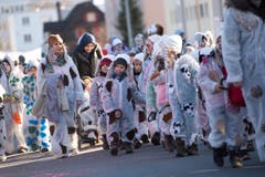 Die Kleinen als Kühe verkleidet. (Bild: Maria Schmid (Neue ZZ))