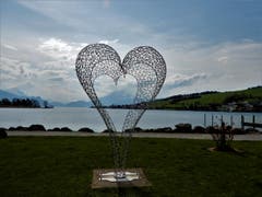 «Ehre wem Ehre gebührt!» Endlich wurde dieses wunderschöne Kunstwerk in Küssnacht am Rigi wieder aufgestellt. (Bild: Margrith Imhof-Röthlin)