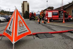 November 2014: Beim Bahnhof in Arth-Goldau tritt aus einem vermeintlich leeren Eisenbahncontainer eines Güterzuges Gas aus. Das Gebiet wird abgesperrt, denn es bestand Explosionsgefahr. Verletzt wurde niemand. (Bild: Geri Holdener / Bote.ch)
