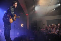 Musikfestival AndermattLive. Bastian Baker bei seinem Auftritt. 18. März 2016. Bild Urs Hanhart. (Bild: Urs Hanhart (Neue UZ))