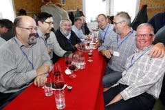 Ständerat Joachim Eder zu Besuch bei den Schützen. (Bild: Werner Schelbert / Neue ZZ)