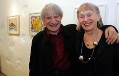 Clown-Ikone Dimitri mit seiner Ehefrau Gunda in einer Kunstausstellung in Baar. (Bild: Werner Schelbert)