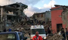 Die Zerstörung in Amatrice ist enorm. (Bild: AP Photo / Videostill)