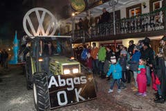 Die Jungen Käppeler thematisieren den Abgasskandal von VW. (Bild: Edi Ettlin / Neue OZ)