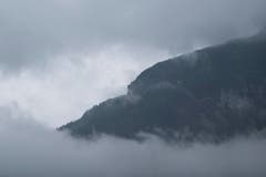 29. August: Schlechtes Wetter in Richtung Sustenpass in Meiringen. Die Suchaktion musste aufgrund der schlechten Sicht abgebrochen werden. (Bild: Keystone)