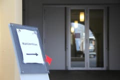 Die Türen zum Wahlzentrum sind offen. (Bild: Geri Holdener, Bote der Urschweiz)