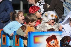 An der Kinderfasnacht Hergiswil sorgten längst nicht nur die Kleinen für die fasnächtliche Stimmung. (Bild: Matthias Piazza (Hergiswil, 17. Februar 2017))