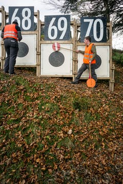 Zeiger und Schusskontrolle beim Zeigerstand. (Bild: Keystone/ALEXANDRA WEY)