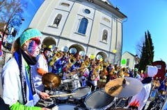 Kinderfasnacht mit Umzug am Güdismäntig in Alpnach. Im Bild die Seegusler. (Bild: Markus von Rotz / NZ (27. 02. 2017))