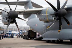 Ein Risengeschoss: Das Militärflugzeug Airbus A400M. (Bild: Francois Mori)