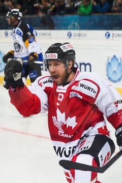Team Canadas Derek Roy feiert das 2-1. (Bild: EPA/GIAN EHRENZELLER)