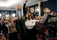 Unterstützer von Barack Obama in New York brechen in Jubel aus. (Bild: Keystone)