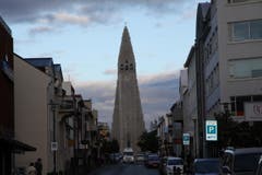 Eine Kirche im ganz speziellen Design. (Bild: Marion Loher)