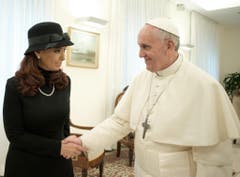 Papst Franziskus und die argentinische Präsidentin Cristina Fernandez de Kirchner. (Bild: Keystone)