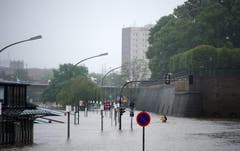 Teile von Dresden drohten erneut in den Fluten der Elbe zu versinken. (Bild: Keystone)