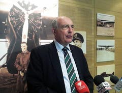 Der Australische Verkehrsminister Warren Truss bei einer Pressekonferenz. (Bild: GEMMA NAJEM)