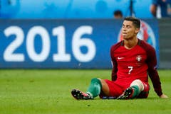 Es geht nicht mehr: Ronaldo muss ausgewechselt werden. (Bild: Keystone)