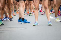 Vor dem Start zunm Halbmarathon. (Bild: Manuela Jans-Koch / Neue LZ)