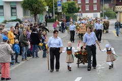 Auch kleine Alpabgänger waren dabei. (Bild: Robert Hess (Neue OZ))