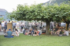 Gemütlichkeit unter Bäumen. (Bild: André A. Niederberger / Neue NZ)
