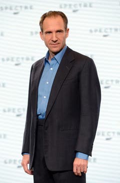 Ralph Fiennes übernimmt - wie am Ende von «Skyfall» (2012) vorgestellt - den Posten als Geheimdienstchef M von Judi Dench. (Bild: Keystone)