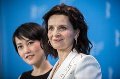 Rinko Kikuchi (links) und Juliette Binoche posieren gemeinsam. (Bild: Keystone)