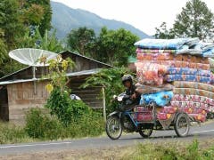 Neue Matratze gefällig. In Samosir Tobasee Sumatra, Indonesien. (Bild: Markus Betschart)