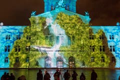 Die Produktion nimmt die Zuschauer mit auf eine Reise voller Poesie und Sinnlichkeit. (Bild: Keystone / Lukas Lehmann)
