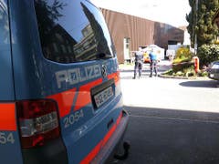 Die Polizei sichert die Spuren. (Bild: Geri Holdener / Bote der Urschweiz)