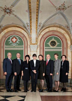 2011 (von links): Johannes Schneider-Ammann, Didier Burkhalter, Doris Leuthard, Bundespräsidentin Micheline Calmy-Rey, Eveline Widmer-Schlumpf, Ueli Maurer, Simonetta Sommaruga und Bundeskanzlerin Corina Casanova. (Bild: Bundeskanzlei / Monika Flückiger)