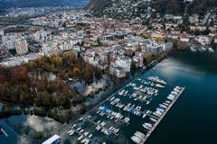Blick aus der Luft auf Locarno (Bild: Keystone)