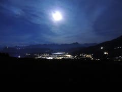 Super Vollmond, aufgenommen auf dem Sonnenberg in Kriens. (Bild: Leser Martin Züst)
