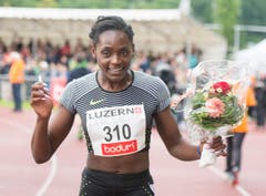 Daryll Neita aus Grossbritannien gewinnt in 11.30 die 100m. (Bild: Keystone / Urs Flüeler)