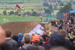 Ein weiterer Hochflieger über dem ERdbuckel. (Bild: Boris Bürgisser/LZ)