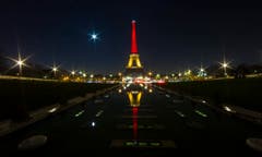 … und der Eiffelturm in Paris. (Bild: EPA / IAN LANGSDON)