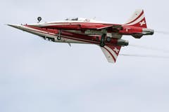 Zwei Tiger F5-E der Patrouille Suisse während einer Show. (Bild: Keystone)