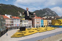 Marco Solari, Direktor des Filmfestivals von Locarno, erscheint als Gigant der Szene. (Bild: Gabriele Putzu/Ti-Press/Keystone)