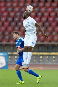 Claudio Lustenberger, links, und Franck Etoundi. (Bild: Keystone/Anthony Anex)