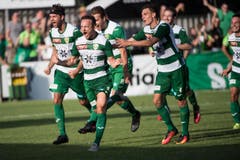 Kriens Skumbim Sulejmani, Mitte, bringt Kriens zum 2:1 in Führung. (Bild: Keystone / Marcel Bieri)