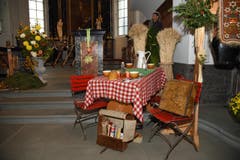 Die Pfarrkirche Alpnach ist für den Erntedankgottesdienst geschmückt. (Bild: Robert Hess (OZ))